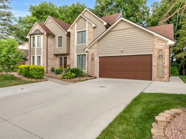23134 Fox Crk, Farmington Hills, MI 48335