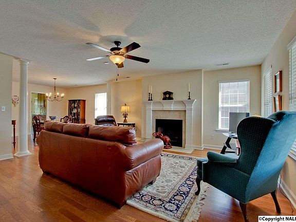 3rd image of 5005 Frankford Dr SE