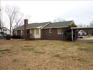 5th image of 104 Ashley Ave