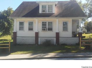 910 E Franklin St, Taylorville, IL 62568