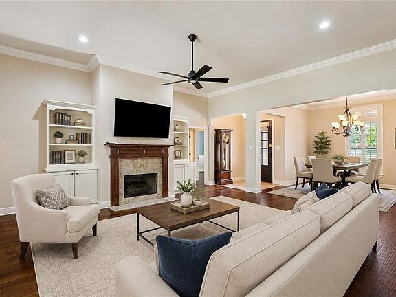 5th image of 612 English Oak Dr