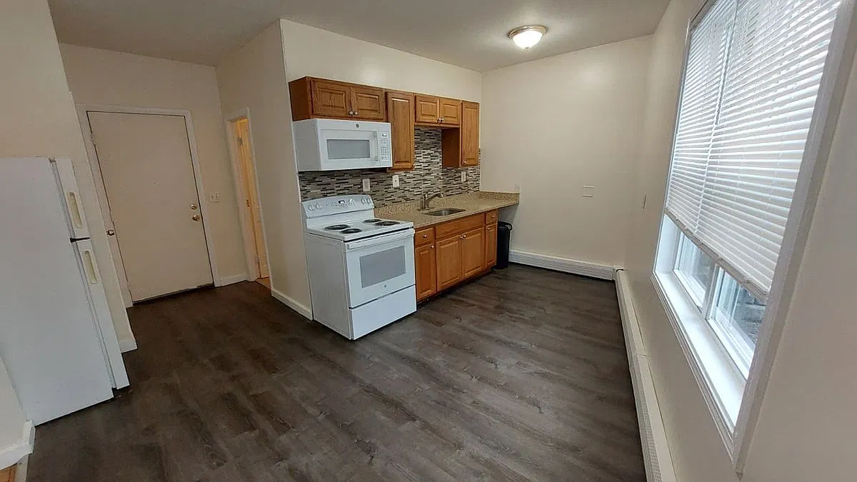 2 bed, 1.0 bath, 989 sqft, $2,800 — Photo 3