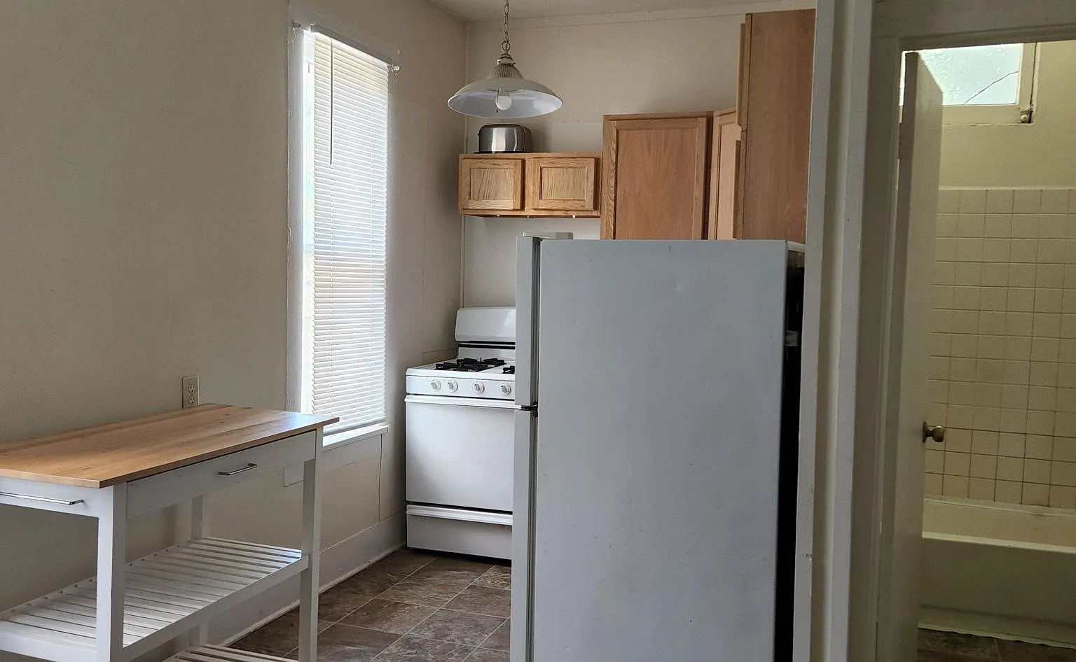 2 bed, 900 sqft, $950 — Photo 2