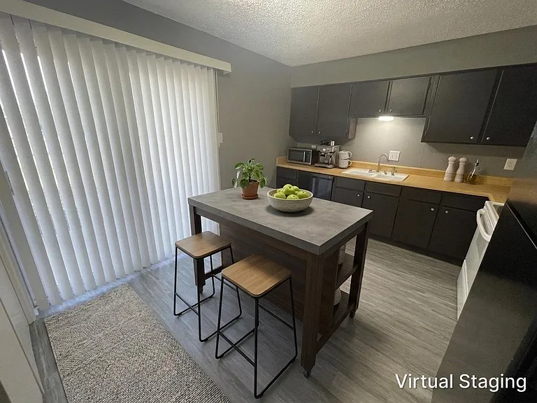 1102 S Harley Dr — Photo 6