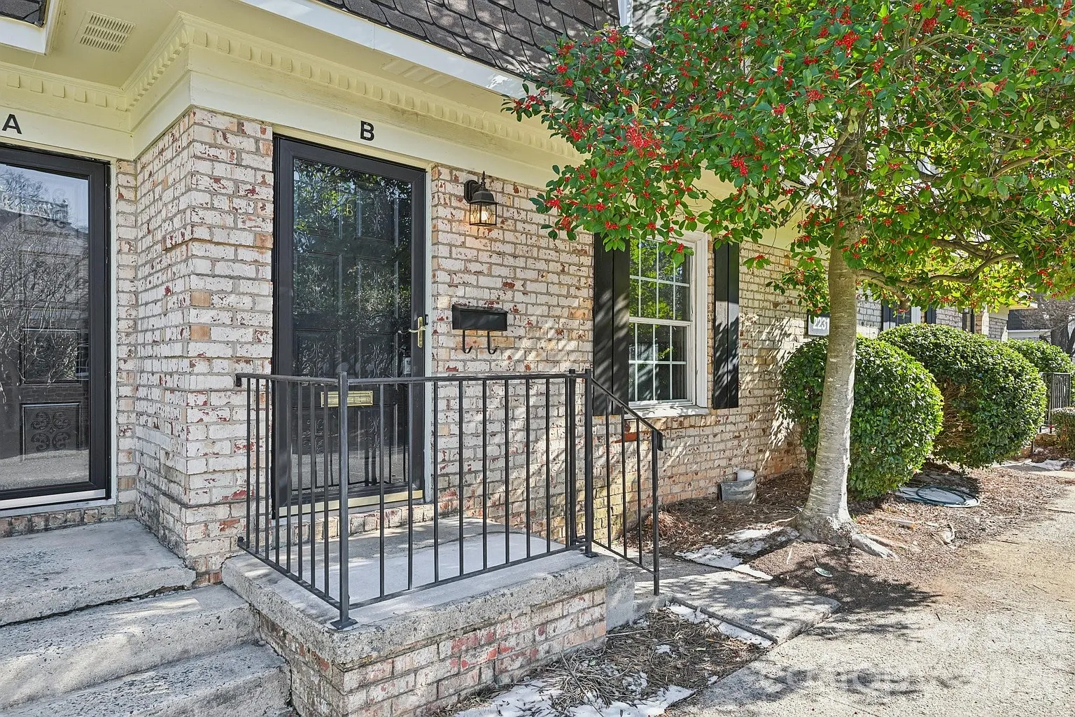 2231 Rexford Rd APT B photo 1