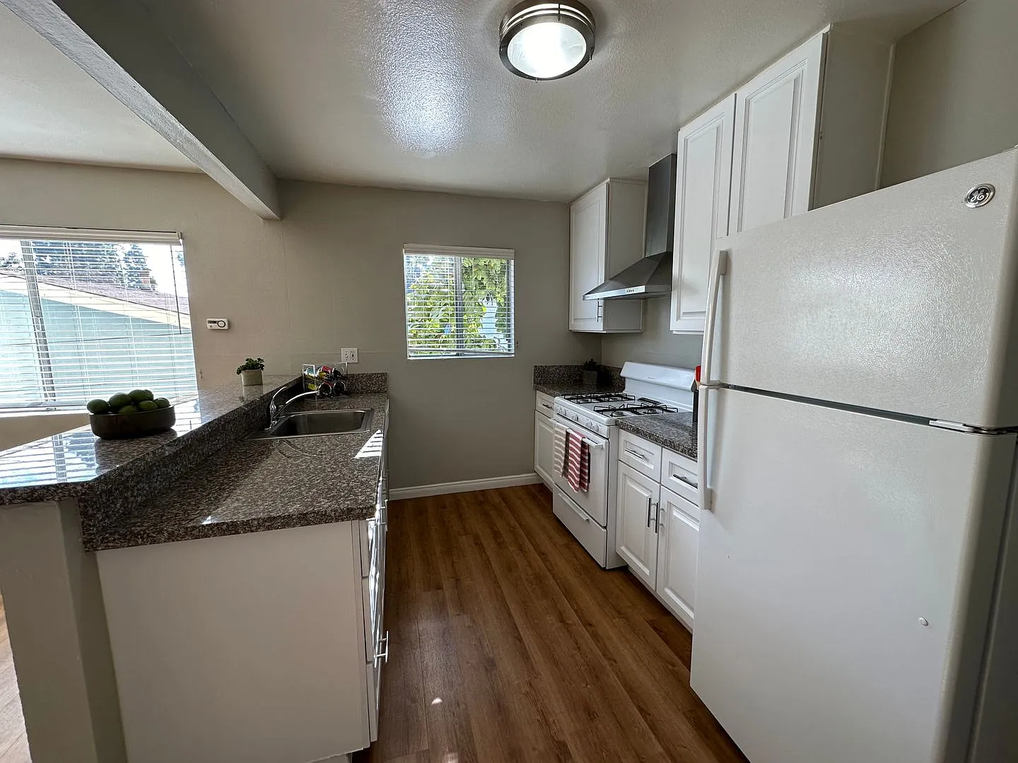 561 - Granada, LLC. — Photo 3