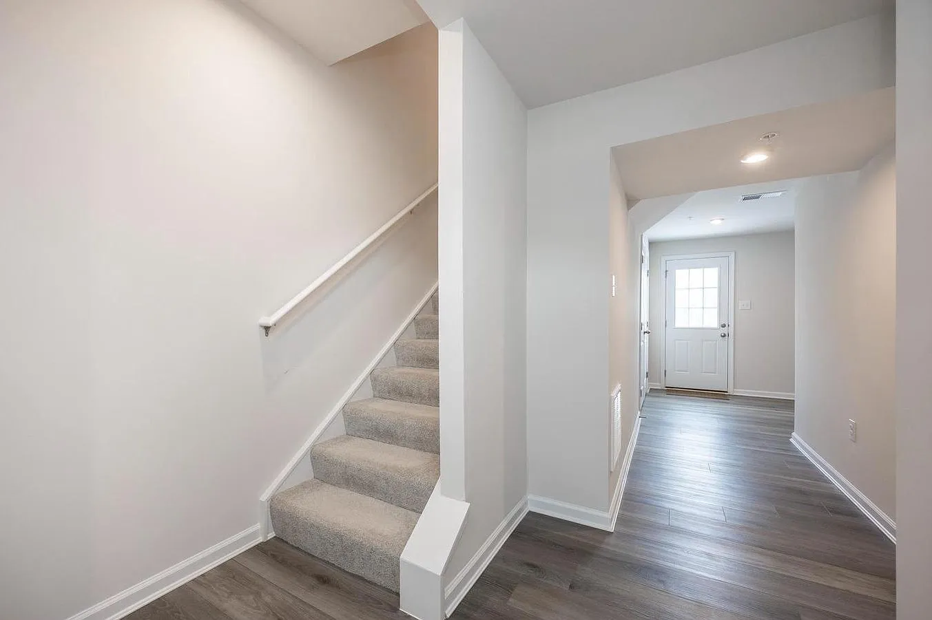 3 bed, 2.5 bath, 1556 sqft, $2,450 — Photo 2