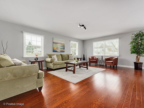 4th image of 35 Dartford Ln