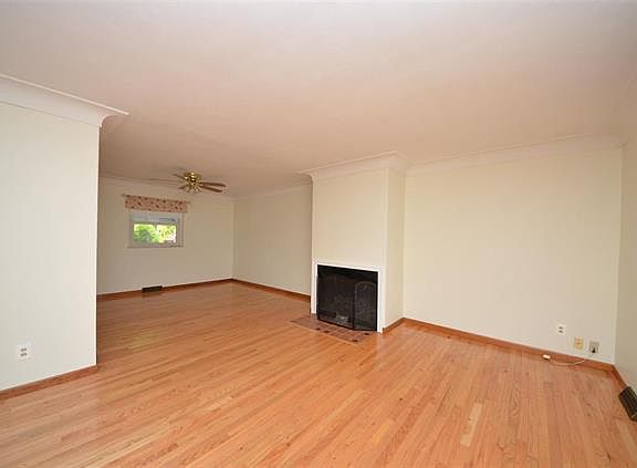 5th image of 25 Stacy Dr