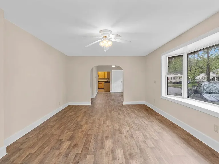 6261 Alexander St — Photo 6
