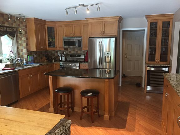 3rd image of 380 Country Club Ln