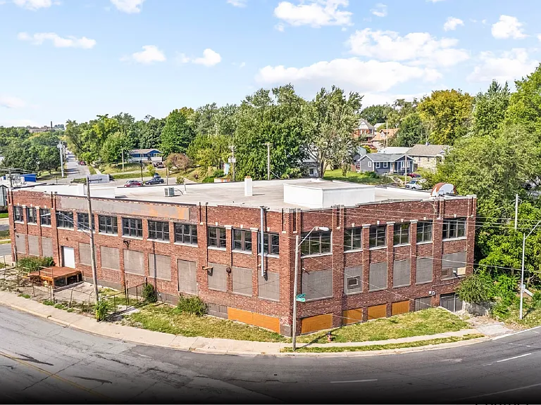 6100 Wilson Rd — Photo 2