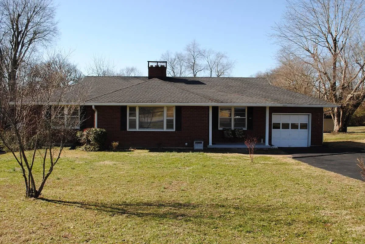 1245 Rodes Dr — Photo 1