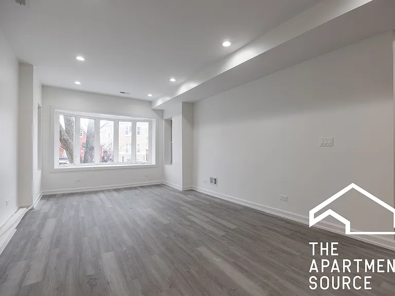 1014 N Hamlin Ave #1 — Photo 4