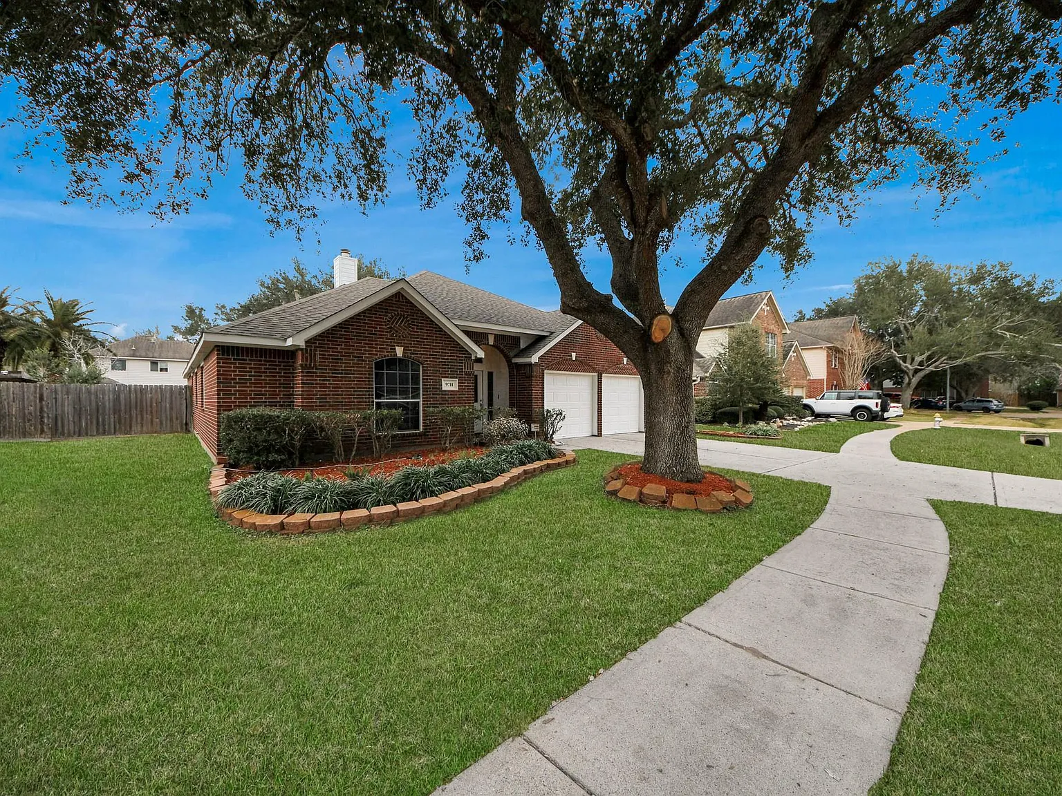 3 bed, 2.0 bath, 2020 sqft, $2,500 — Photo 3