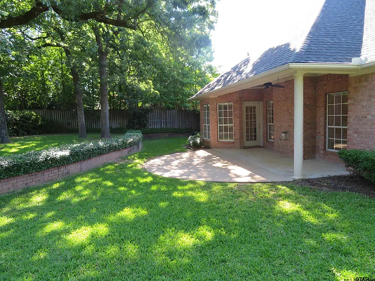 2908 Plymouth Cir — Photo 23