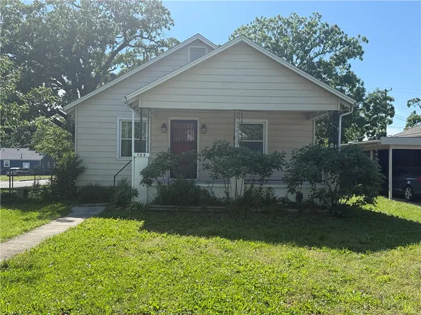 132 S McConnell Ave, Joplin, MO 64801