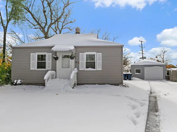 1105 Woodlawn Cir, Waukegan, IL 60085