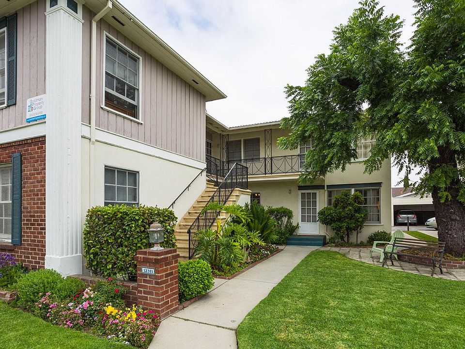 1st image of 12311 Oxnard St APT 4