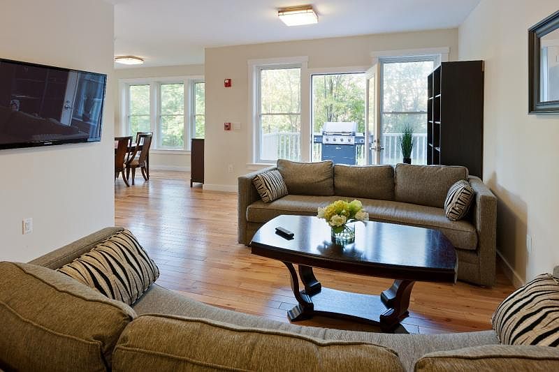 2nd image of 85 New St #208