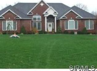 3133 Nottoway Ave, Godfrey, IL 62035