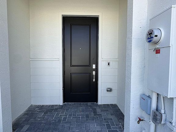 4th image of 506 SE Rivergrass St #506