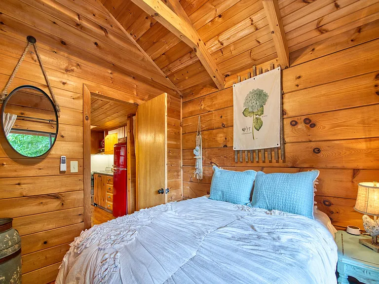 Queen size bed