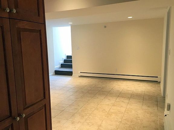 Livingroom to entrance