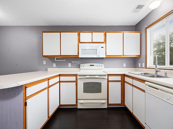 2nd image of 3815 Vale Dr