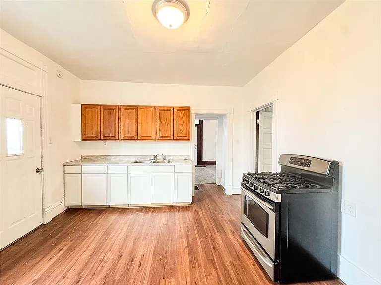 604 Center Ave — Photo 9
