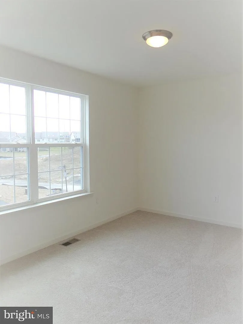 3 bed, 2.5 bath, 2017 sqft, $2,395 — Photo 3