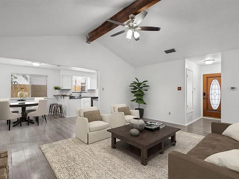 701 Riverwood Dr — Photo 4