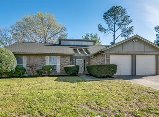 749 Spring Valley Dr, Hurst, TX 76054