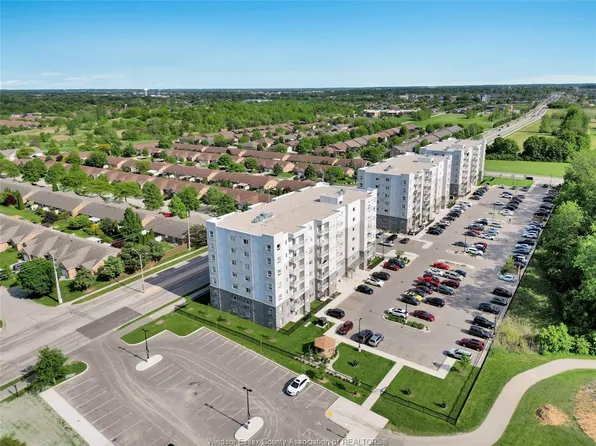 1489 Banwell Rd #423, Windsor, ON N8P 0G4