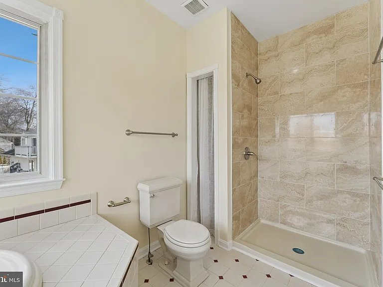 402 Linden Ave — Photo 21