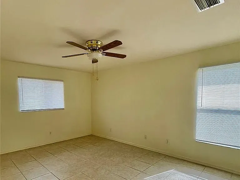 2703 SW 1st Ave — Photo 1