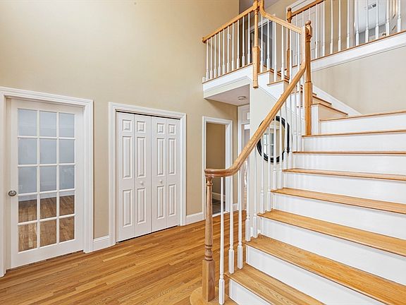 4th image of 5 Apple Rock Rd