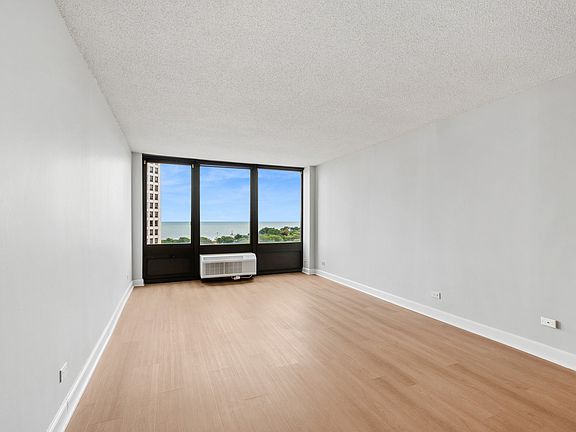 5th image of 5320 N Sheridan Rd APT 1307