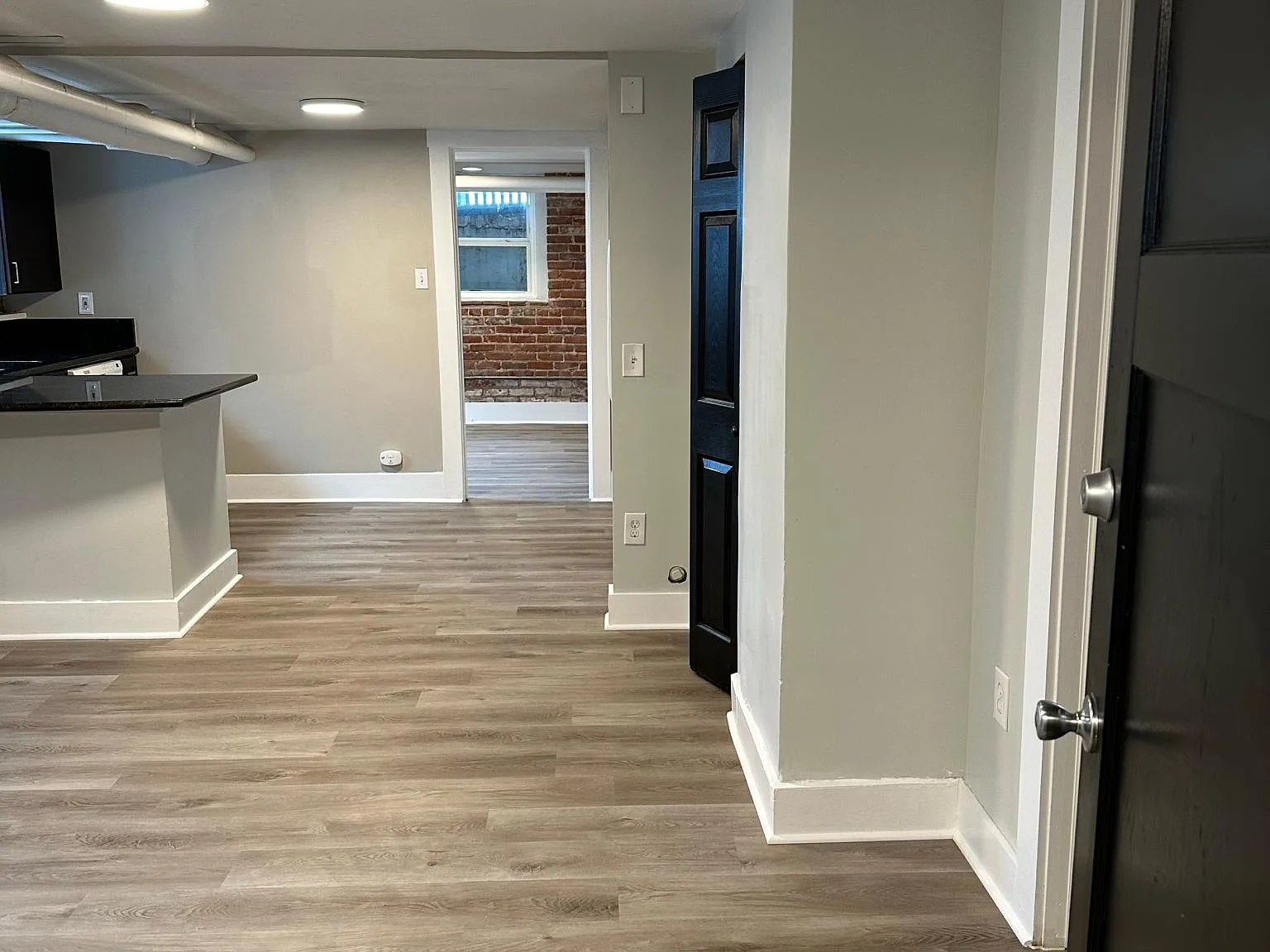 3 bed, 962 sqft, $2,100 — Photo 3