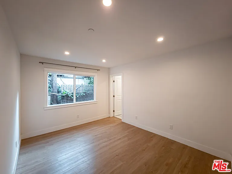 94 S Vinedo Ave — Photo 13