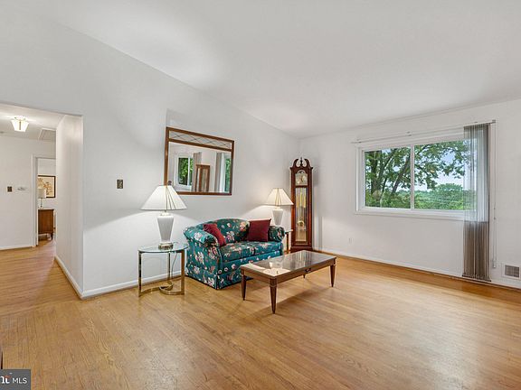5th image of 11621 Regency Dr