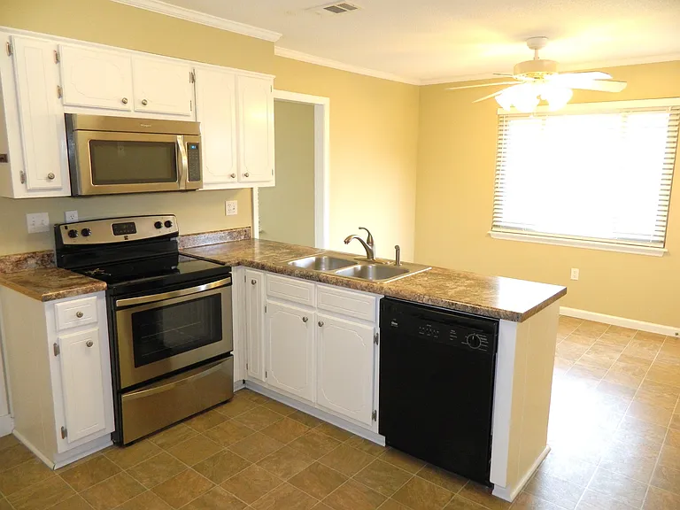 635 Clinton Way W — Photo 13