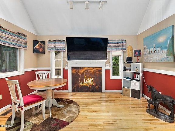 5th image of 8683 Heather Ln