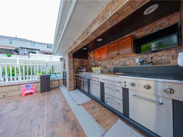 49 Lewiston Street image 22 of 45