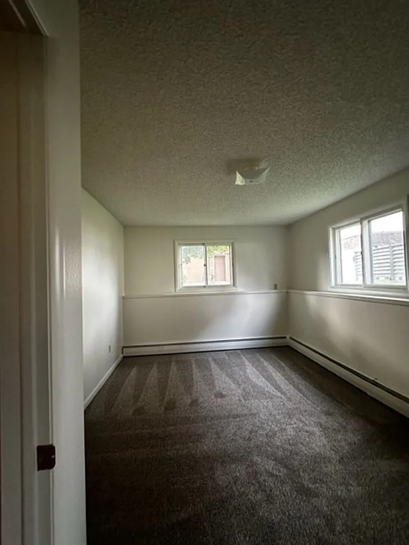 1404 Yellowstone — Photo 1