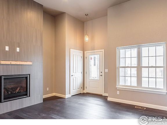 Lots of light at entrance and tall ceilings...