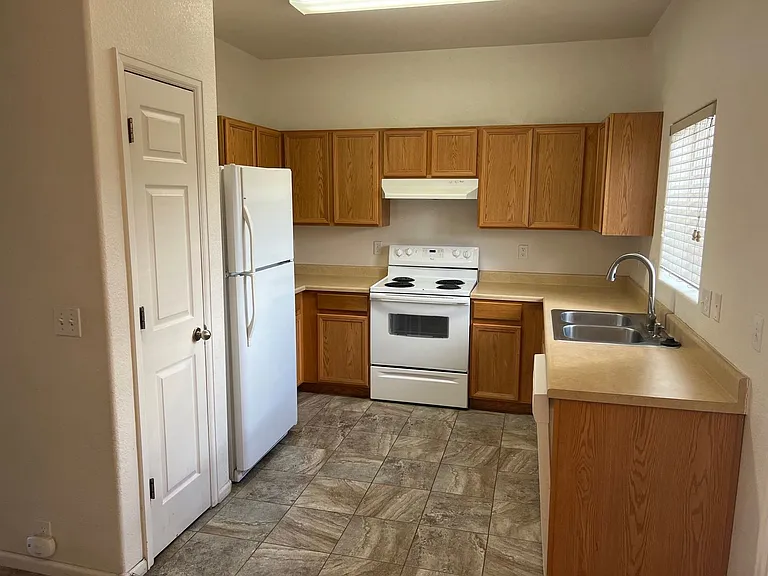 2146 Creekridge Point — Photo 8