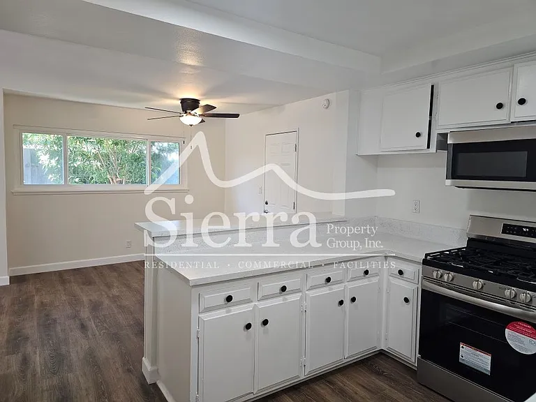 88 Manchester Pl — Photo 3