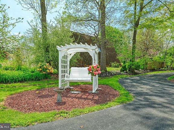 5th image of 229 Lake Meade Dr