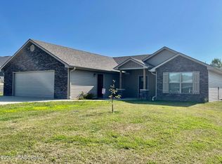 410 Dover Ct, Holts Summit, MO 65043